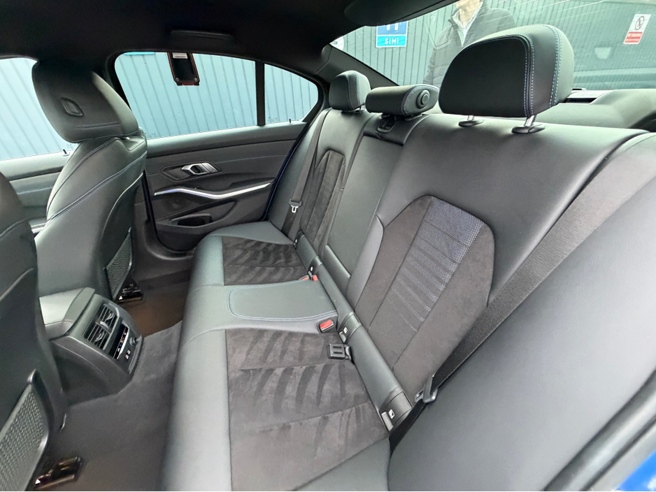 2020 BMW 3 Series - image 37