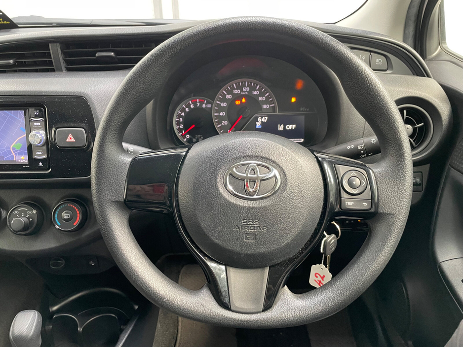 2017 Toyota Yaris - image 22