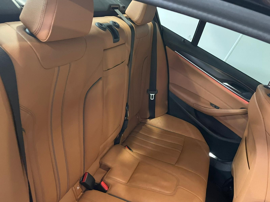 2022 BMW 5 Series - image 4