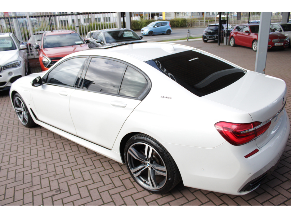 2019 BMW 7 Series - image 6