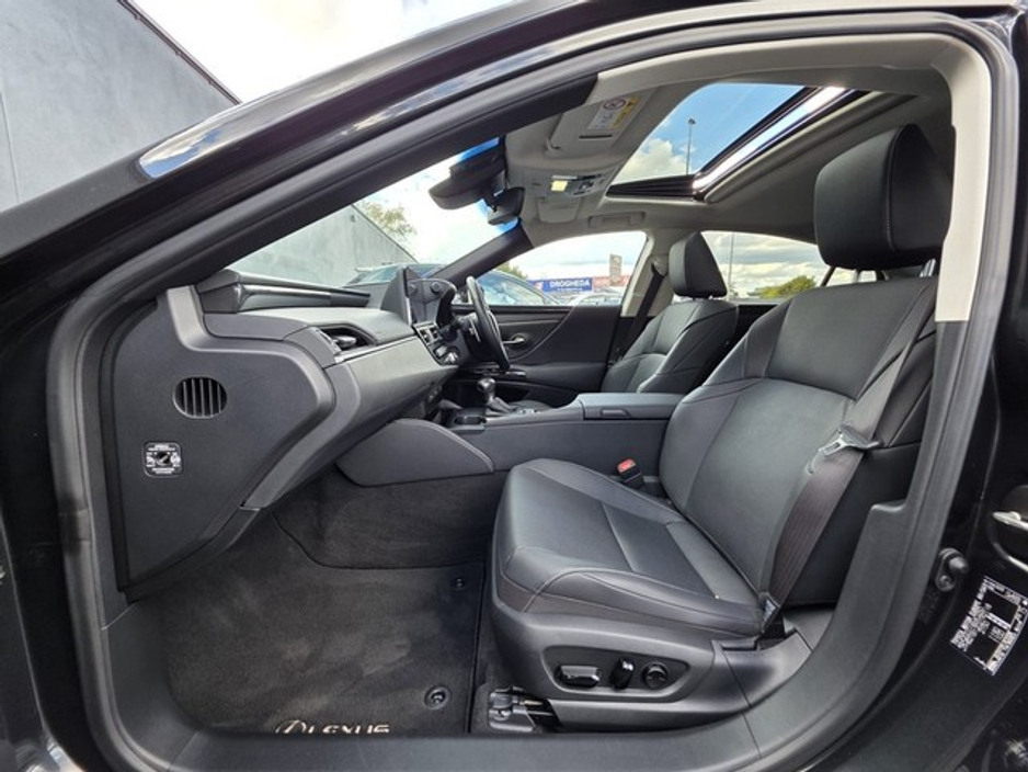 2023 Lexus ES 300 H - image 6