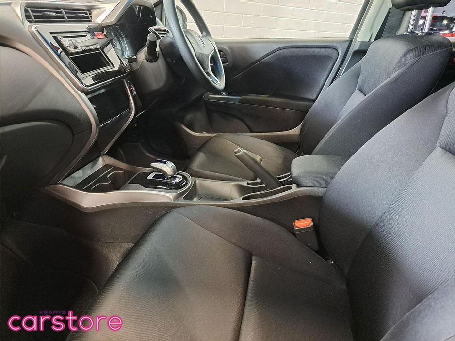 2016 Honda Grace DAA-GM4 4 DR AUTO €14,990