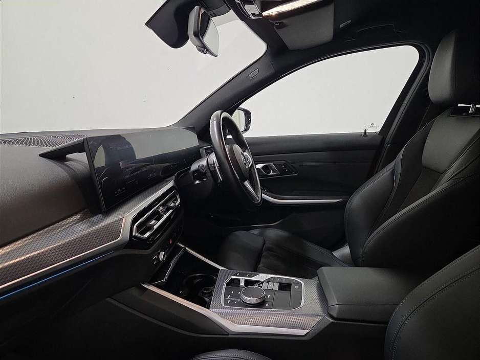 2024 BMW 3 Series - image 7