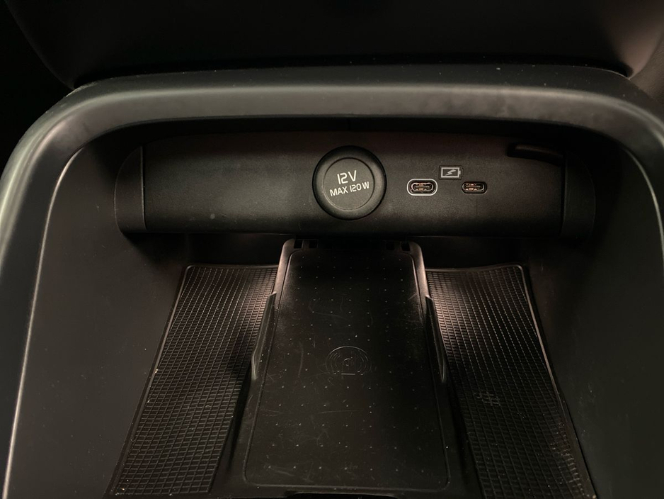 2022 Volvo XC40 - image 23