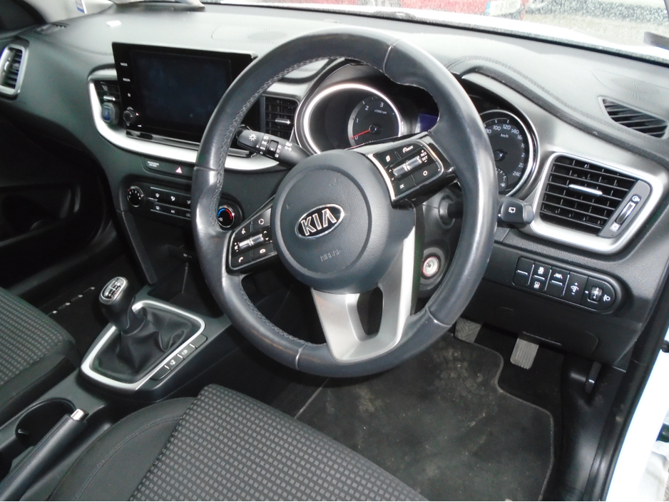 2020 Kia Ceed - image 8