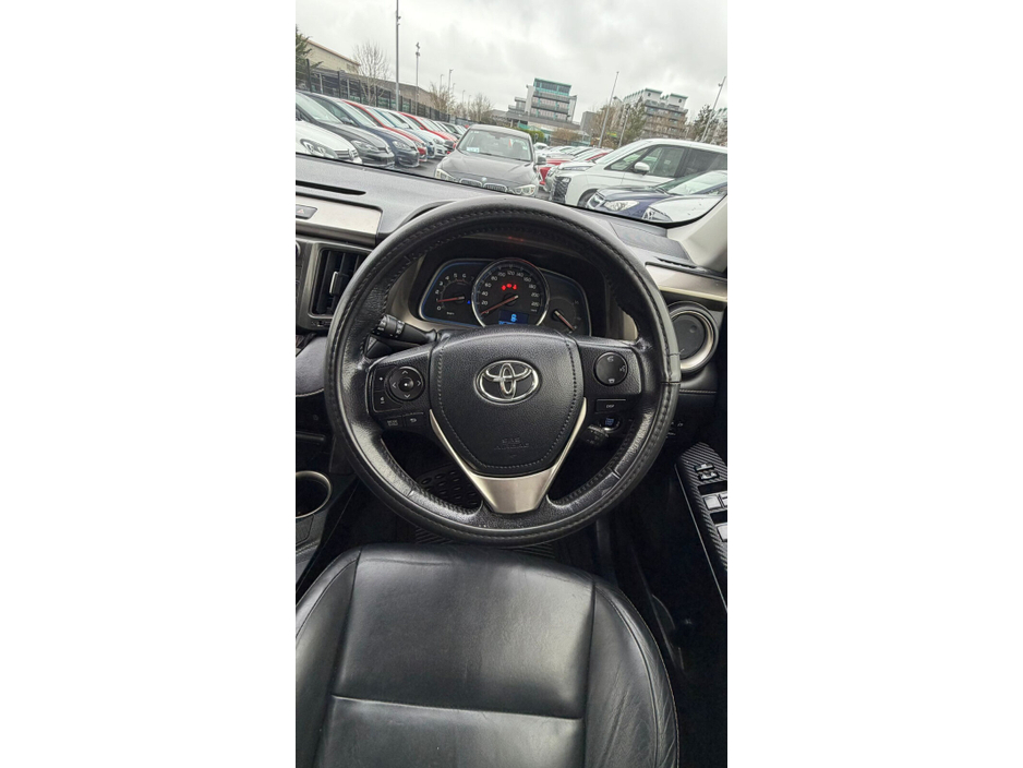 2015 Toyota Rav4 - image 16