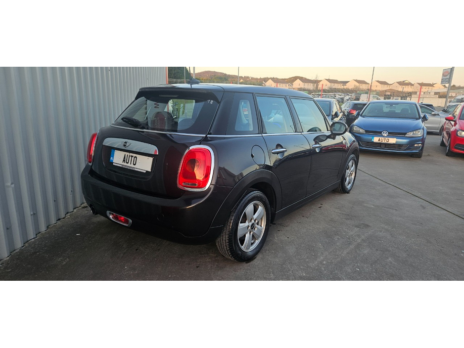 2016 MINI Cooper - image 9