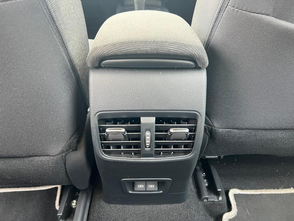 2024 Toyota Corolla - image 7