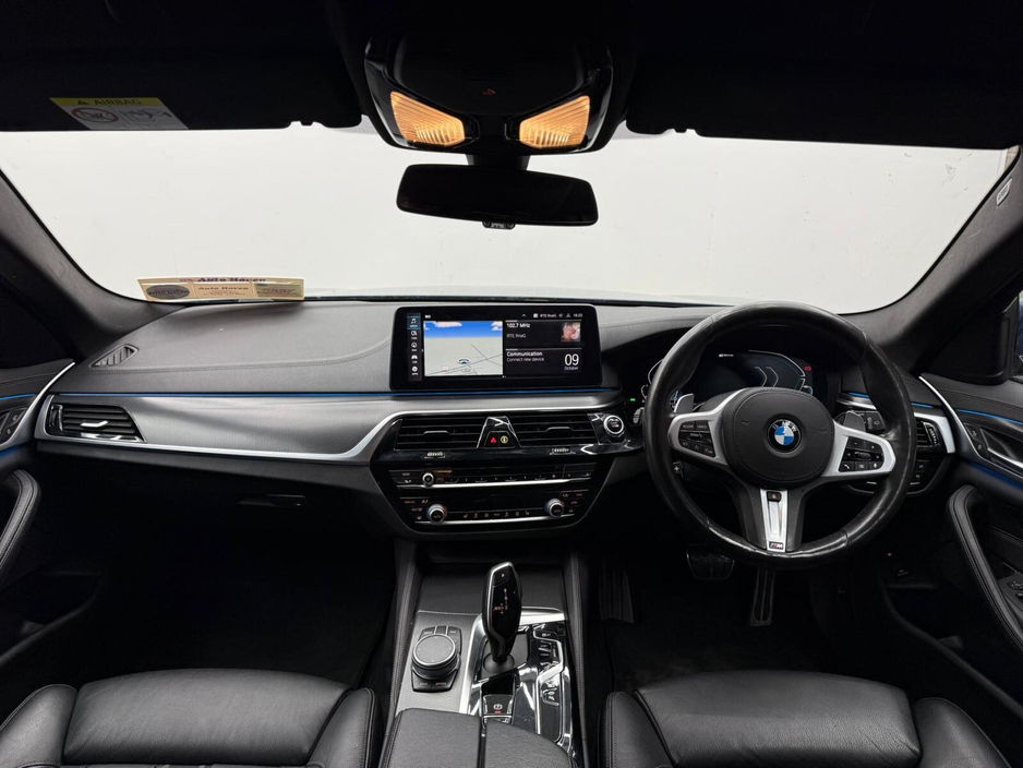 2021 BMW 5 Series - image 10