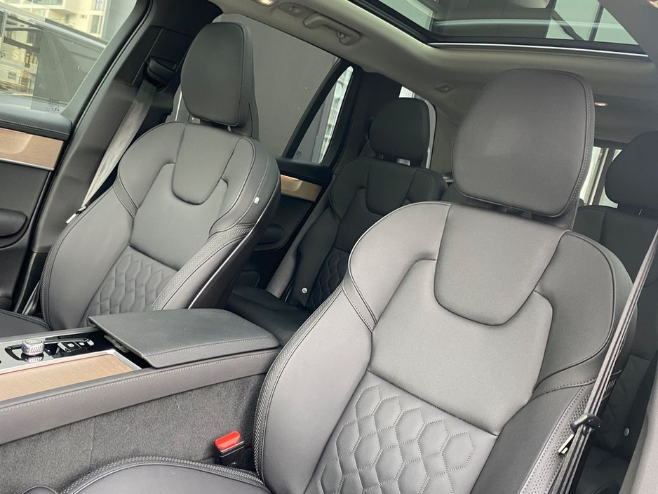 2025 Volvo XC90 - image 16