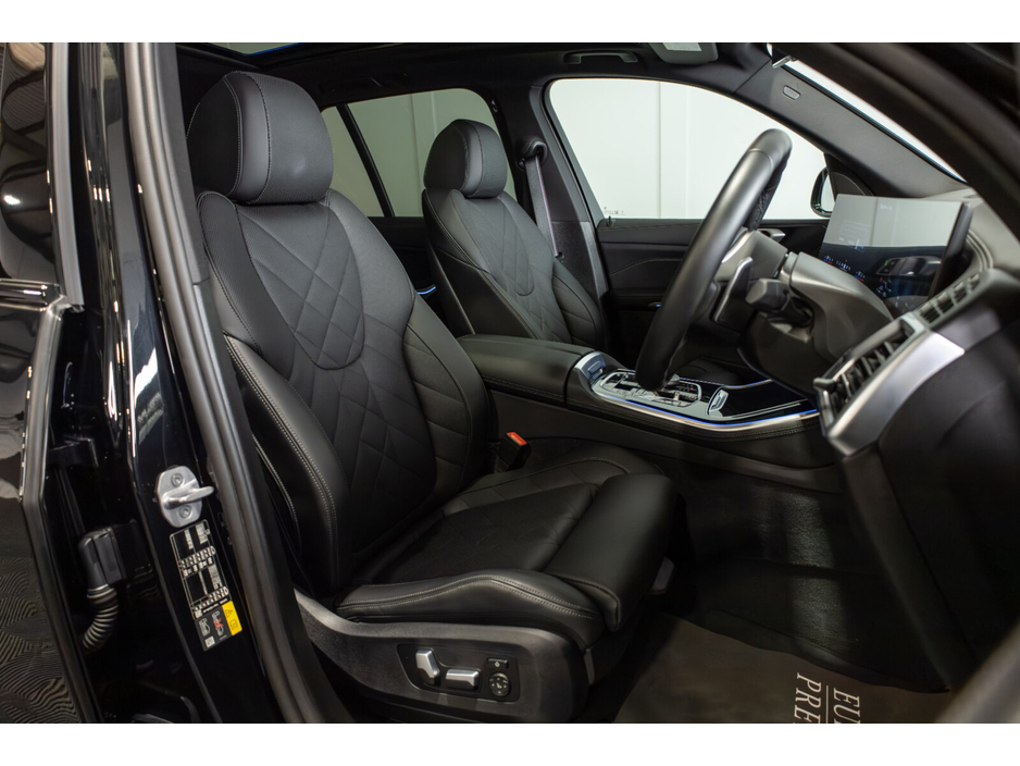 2025 BMW X5 - image 10