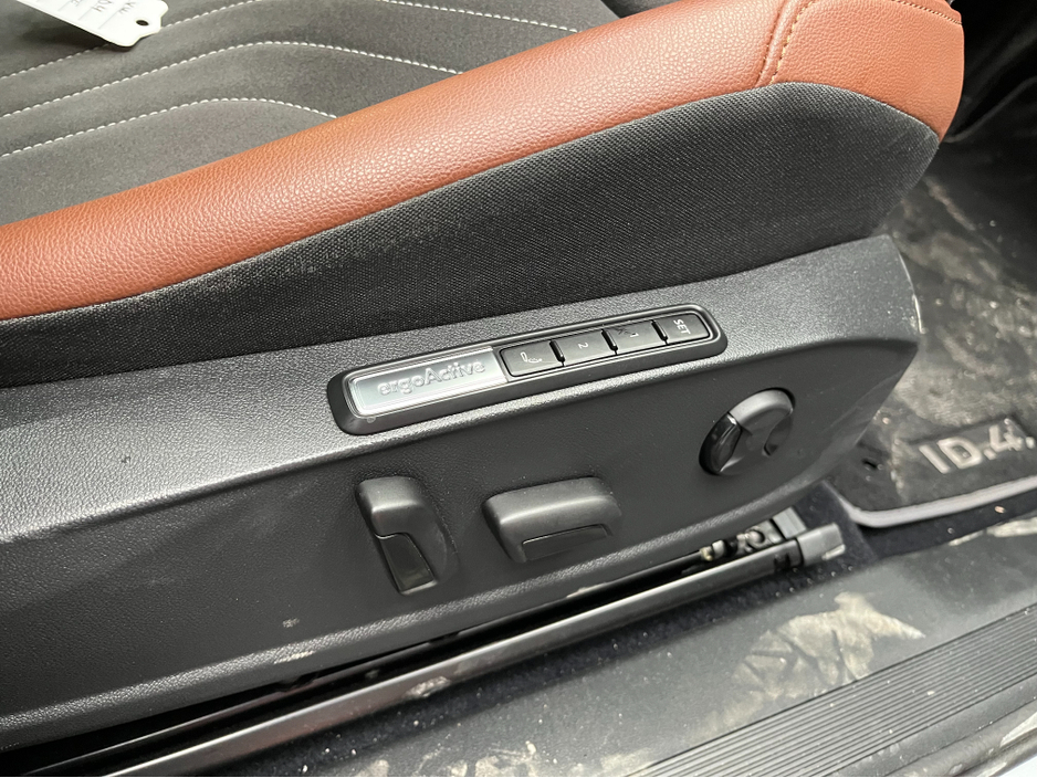 2023 Volkswagen ID.4 - image 11