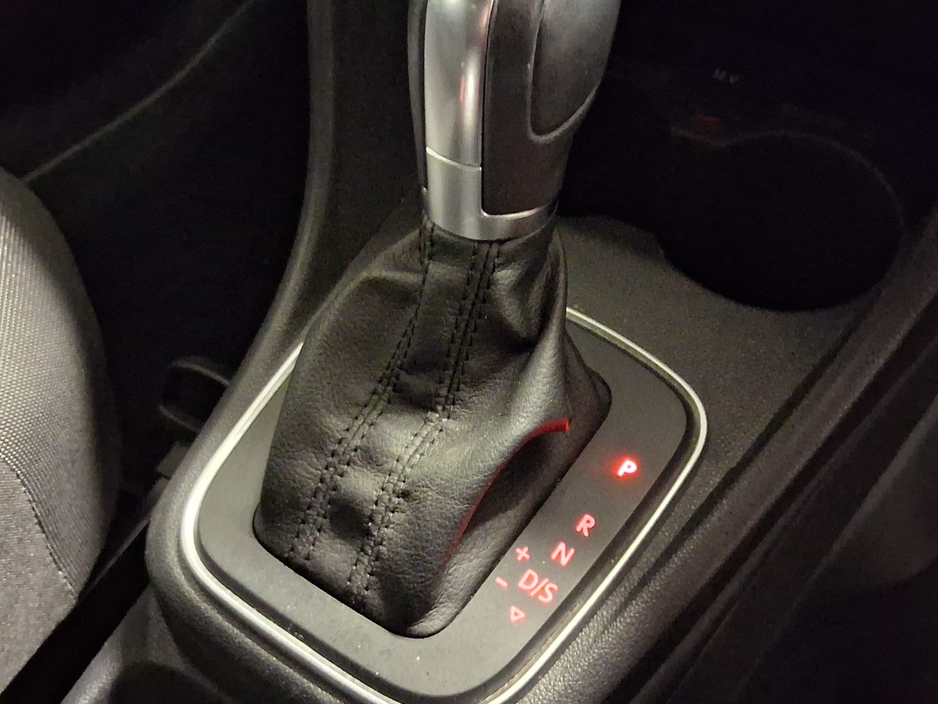 2016 Volkswagen Polo - image 11