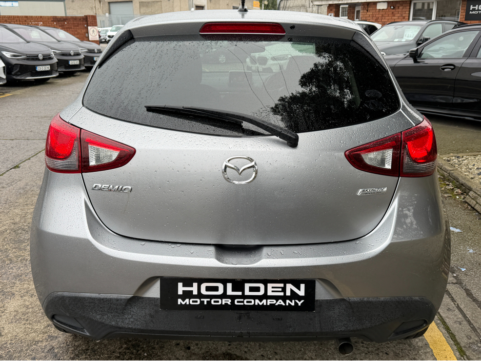 2016 Mazda Demio - image 10