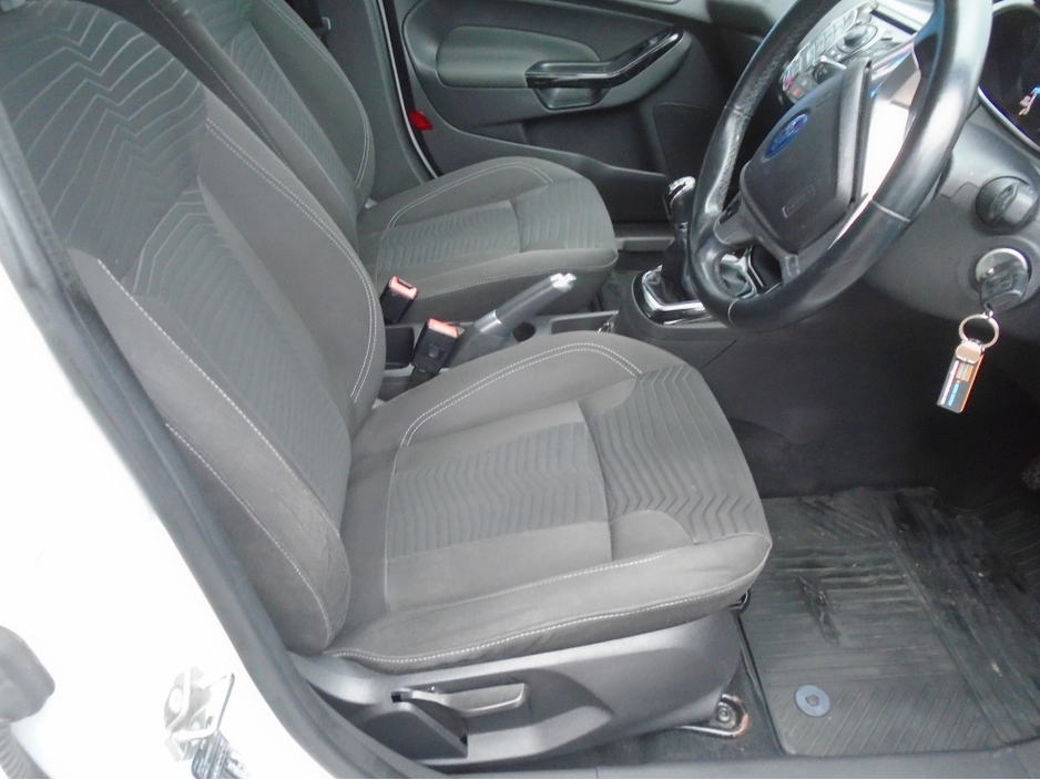 2013 Ford Fiesta 1.25 ZETEC 82PS 5DR ARGENTO €7,950