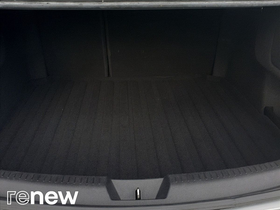 2019 Renault Megane - image 12