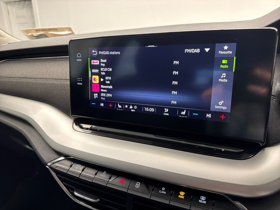 2023 Skoda Octavia - image 17