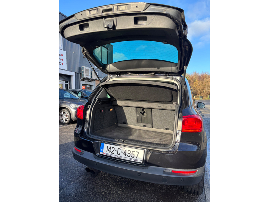 2014 Volkswagen Tiguan - image 9