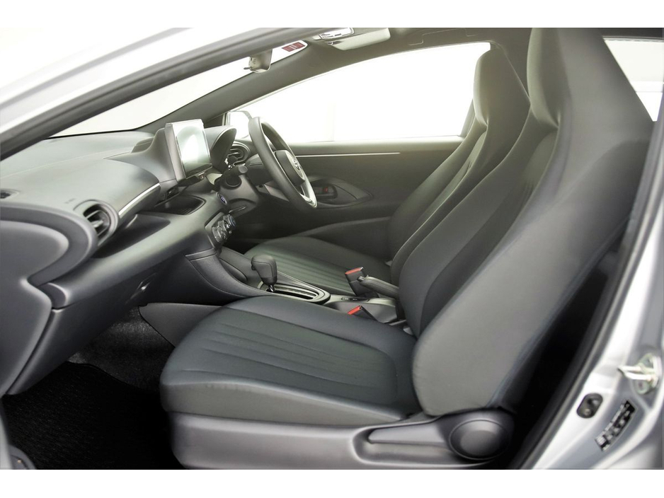 2022 Toyota Yaris - image 15