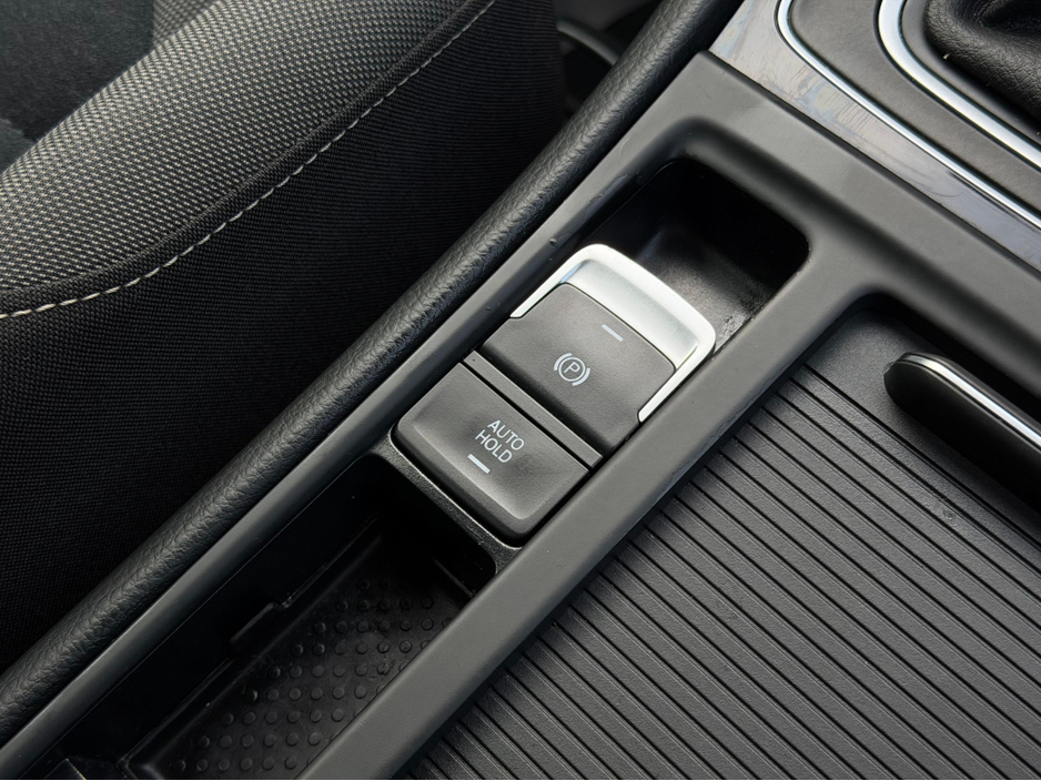 2016 Volkswagen Golf - image 29