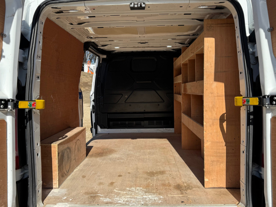 2022 Ford Transit Custom - image 11