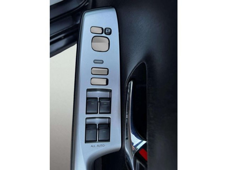 2017 Toyota Prius - image 32