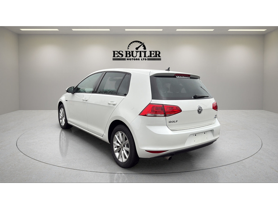 2015 Volkswagen Golf  €13,490