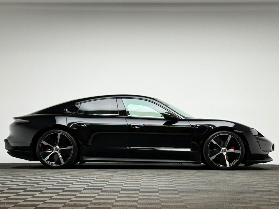 2022 Porsche Taycan - image 7