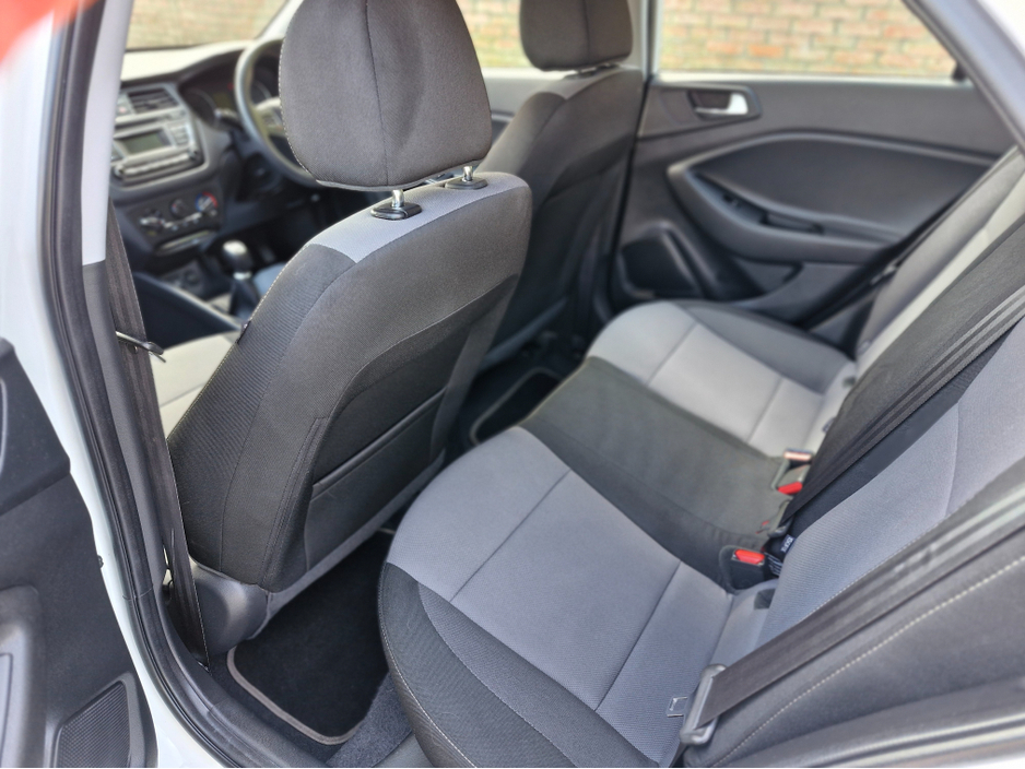 2017 Hyundai i20 - image 10