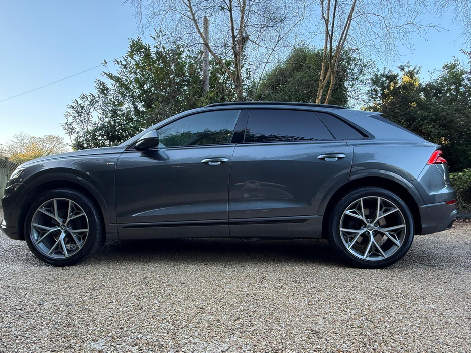 2018 Audi Q8 - image 8