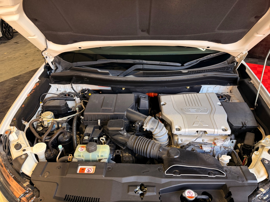 2017 Mitsubishi Outlander - image 13