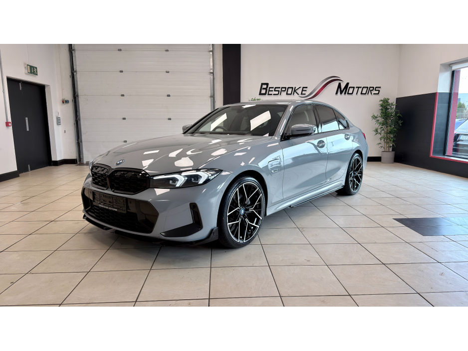 2023 BMW 3 Series - image 23