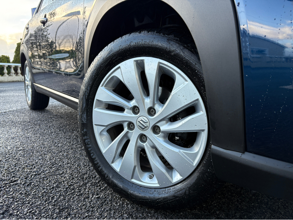 2024 Suzuki SX4 S-Cross 1.5 MOTION HEV 115PS 5 €29,999