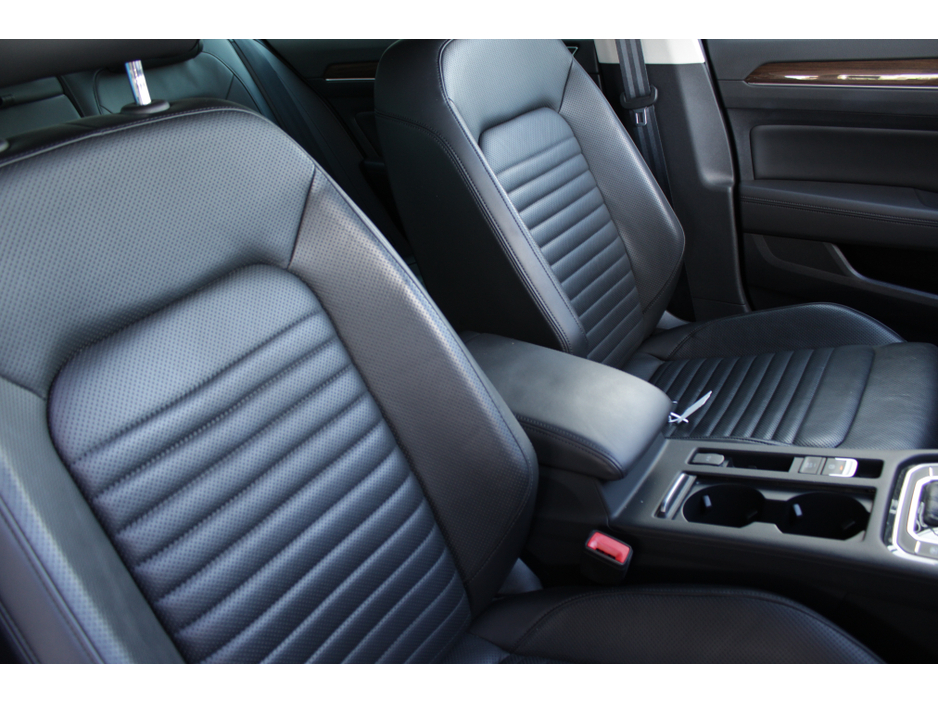 2018 Volkswagen Passat - image 11