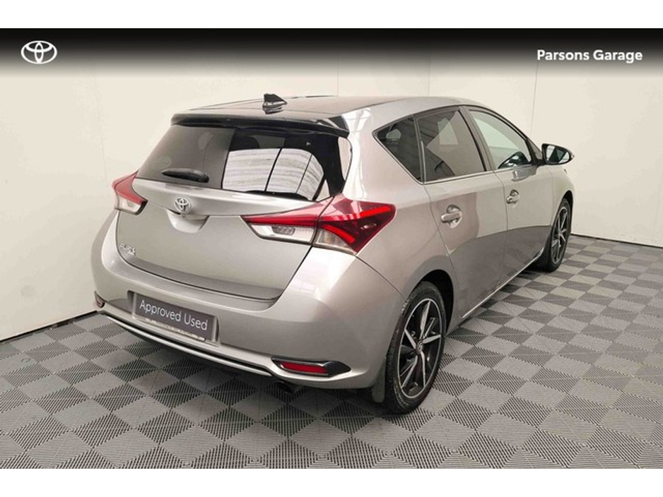 2018 Toyota Auris - image 3