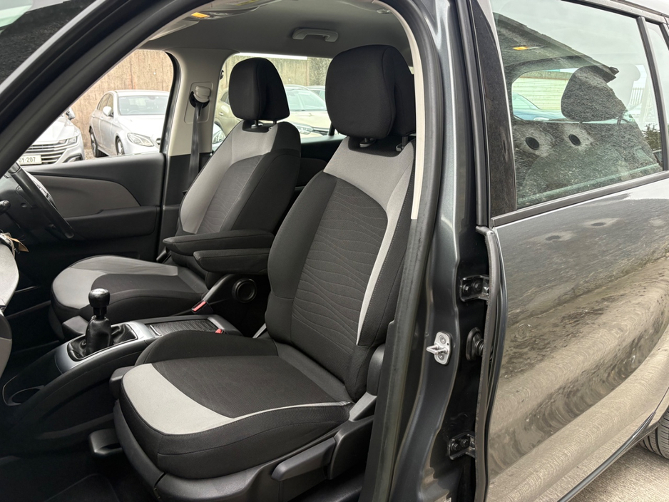 2015 Citroen Grand C4 Picasso - image 15