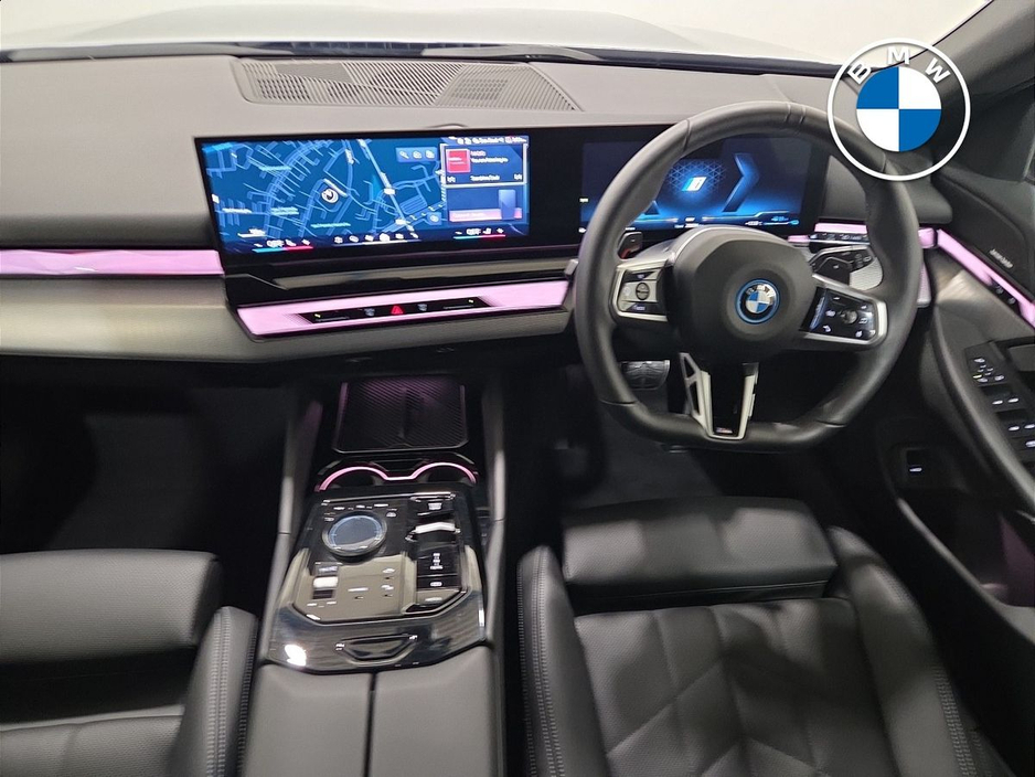 2025 BMW 5 Series - image 4