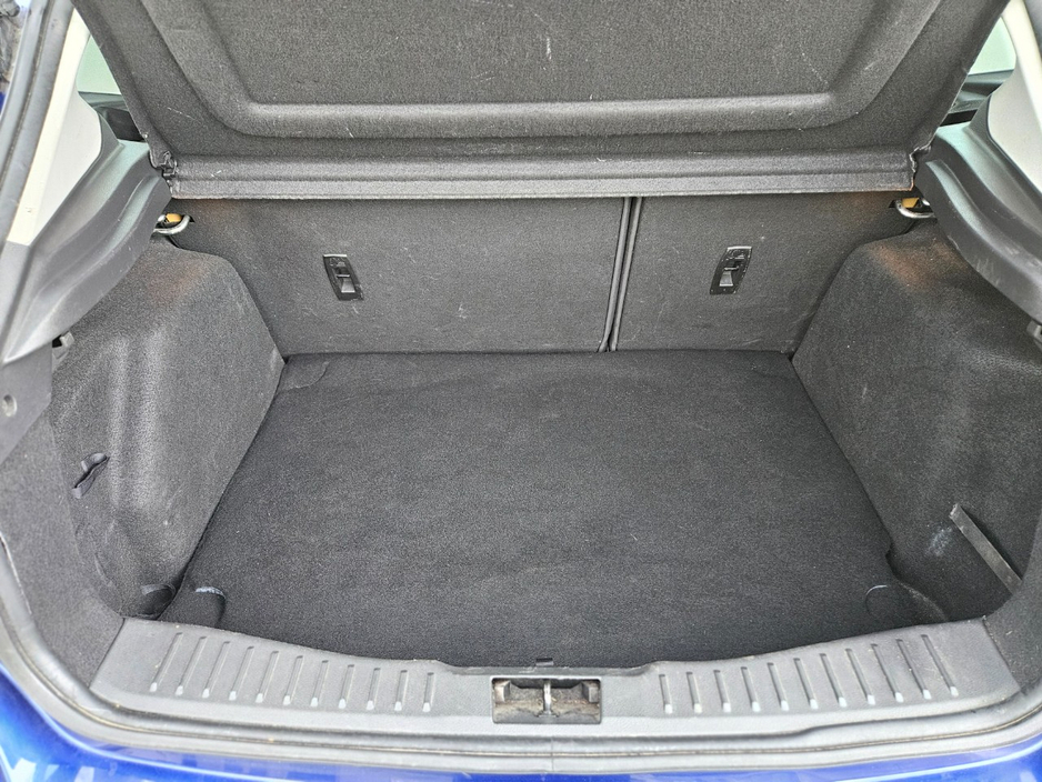 2016 Ford Focus - image 12