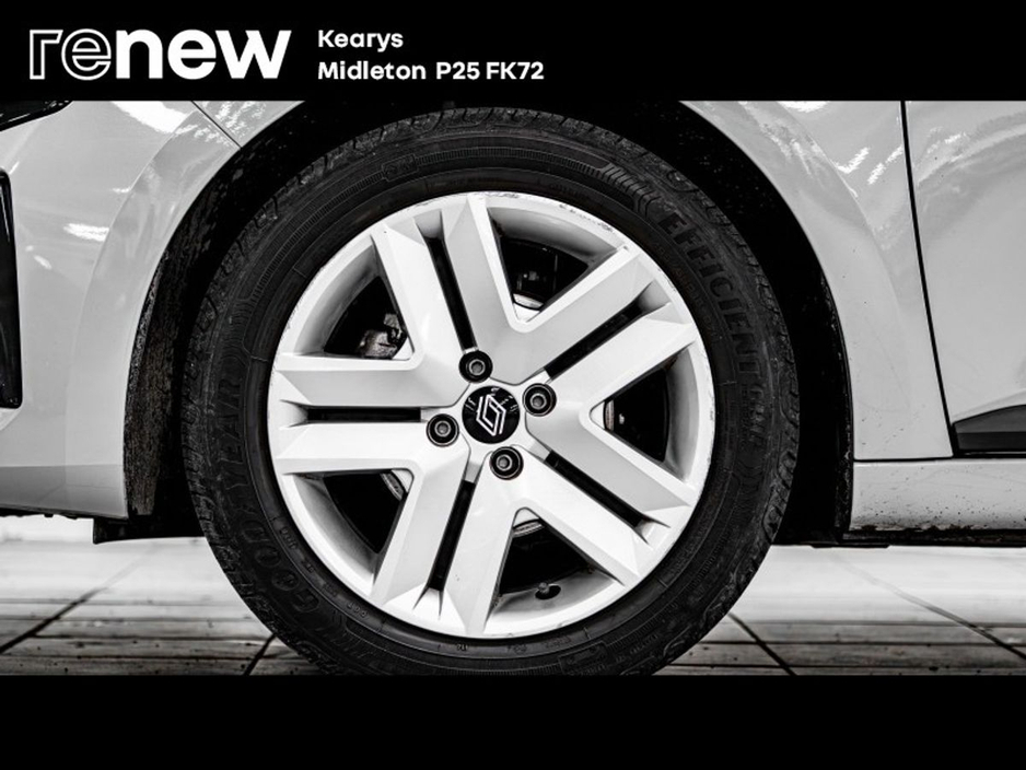 2025 Renault Clio - image 9