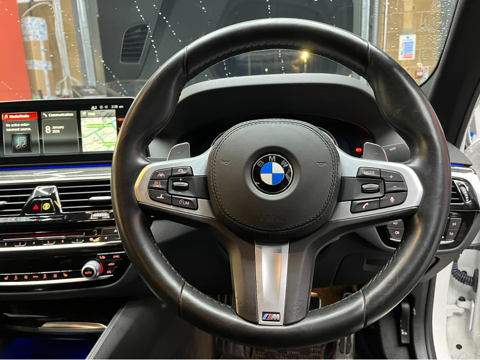 2019 BMW 5 Series €26950! 2019 BMW 530E M-SPORT iPERFORMANCE 2.0 AUTOMATIC/ CRUISE CONTROL / 360° PARKING CAMERA / ELECTRIC MEMORY & HEATED SEATS / REAR HEATED SEATS / PADDLE SHIFTERS €26,950