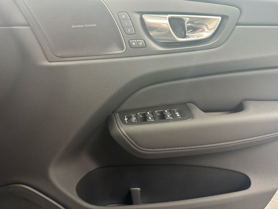 2026 Volvo XC60 - image 11