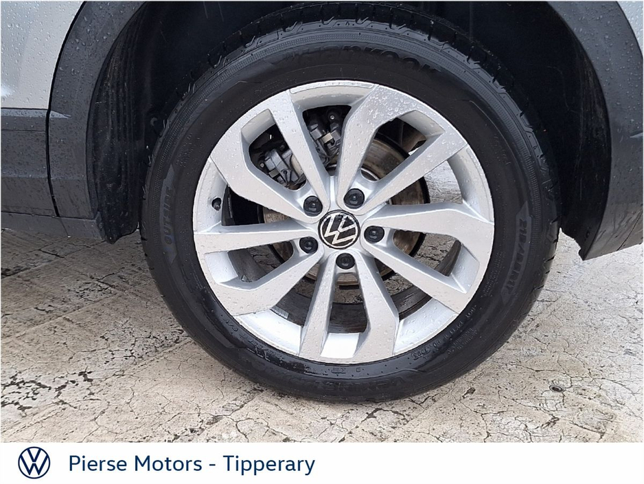 2025 Volkswagen T-Roc - image 8