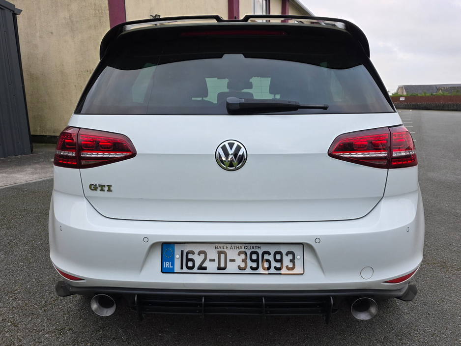 2016 Volkswagen Golf - image 9