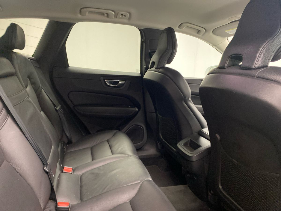 2020 Volvo XC60 - image 23