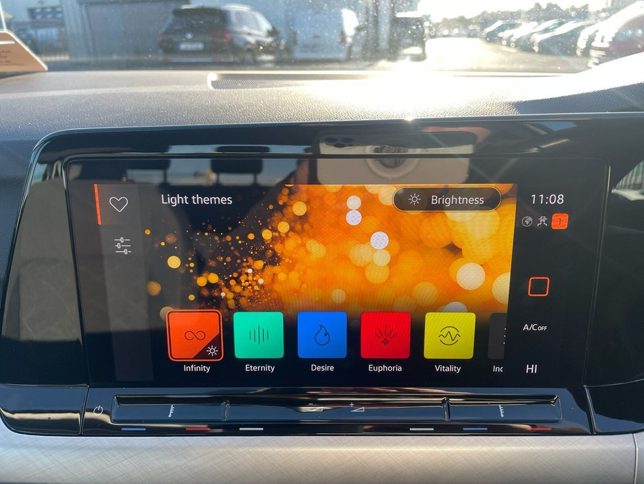 2024 Volkswagen Golf 2.0 TDI 115HP Life €28,975