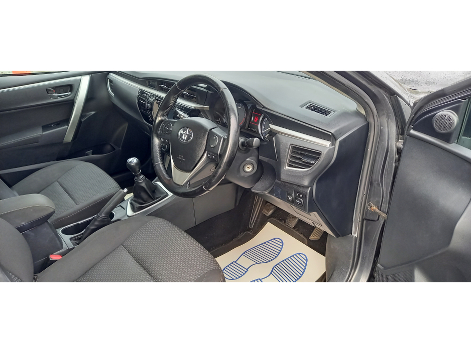 2016 Toyota Corolla - image 7