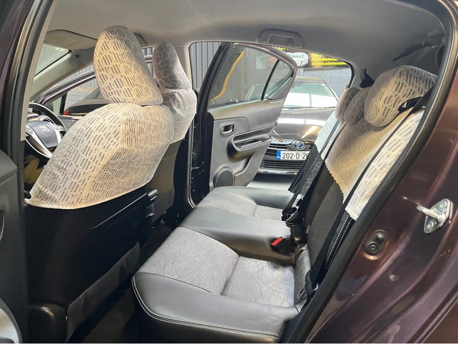 2014 Toyota Aqua - image 8