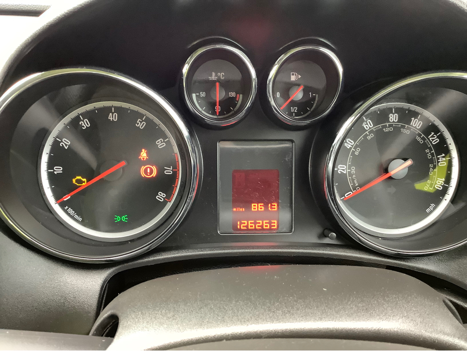 2014 Vauxhall Astra - image 14