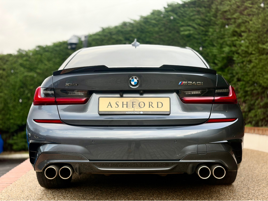 2021 BMW 3 Series - image 4