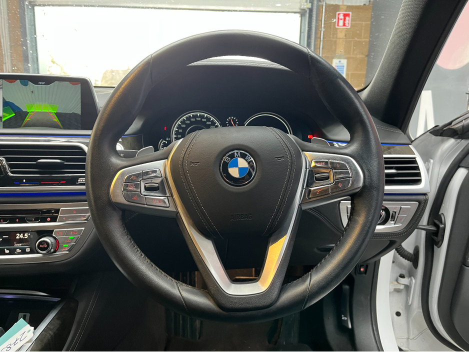 2016 BMW 7 Series 2016 BMW 740E IPERFORMANCE M-SPORT 2.0 AUTOMATIC / CRUISE CONTROL / 360° PARKING CAMERA / ELECTRIC MEMORY HEATED & MASSAGING SEATS / HEATED REAR SEATS / PANORAMIC SUNROOF / PADDLE SHIFTERS AND MORE